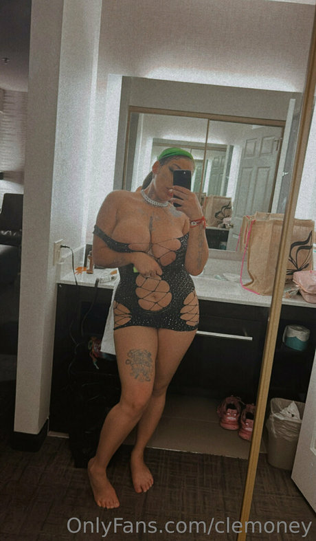 Nahá fotka uniklých OnlyFans od Clemoney