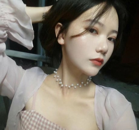 Foto di nudo di fuga di OnlyFans di Qinqinwoya
