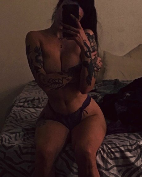 Naakte gelekte OnlyFans-foto van Vicky Massironi