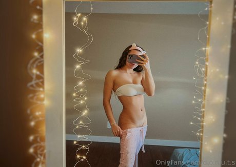 Nahá fotka uniklých OnlyFans od Donuts