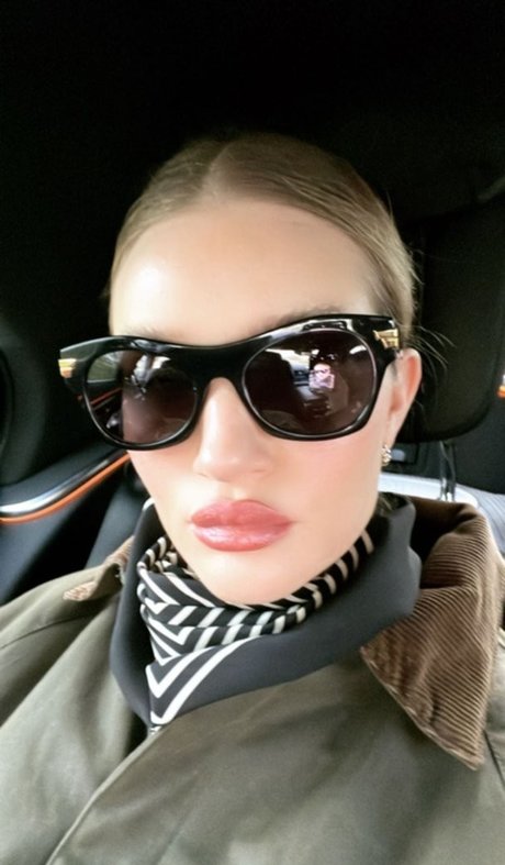 Naken läckt OnlyFans-bild av Rosie Hw