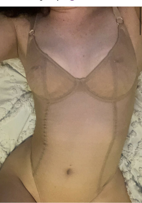 Nahá fotka uniklých OnlyFans od Alana Evans