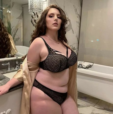Naken lekkede OnlyFans-bilde av Kelley J