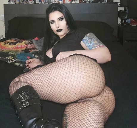 Nahá fotka uniklých OnlyFans od Cleopatrabloodqueen