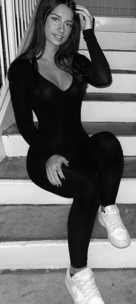 Naken lekkede OnlyFans-bilde av Emma Trout