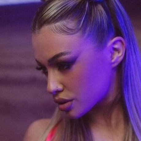 Naken lekkede OnlyFans-bilde av Ema Radujko