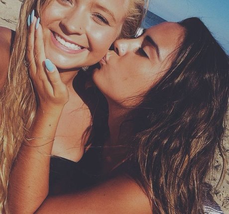 Nahá fotka uniklých OnlyFans od Ashton Hatchell