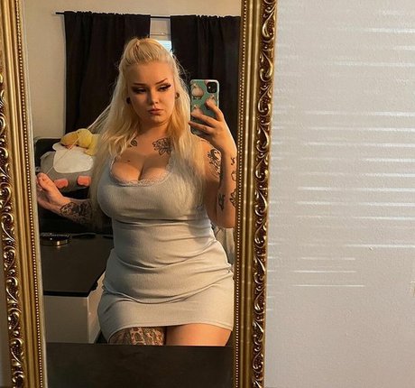 Naken läckt OnlyFans-bild av Caraharriet