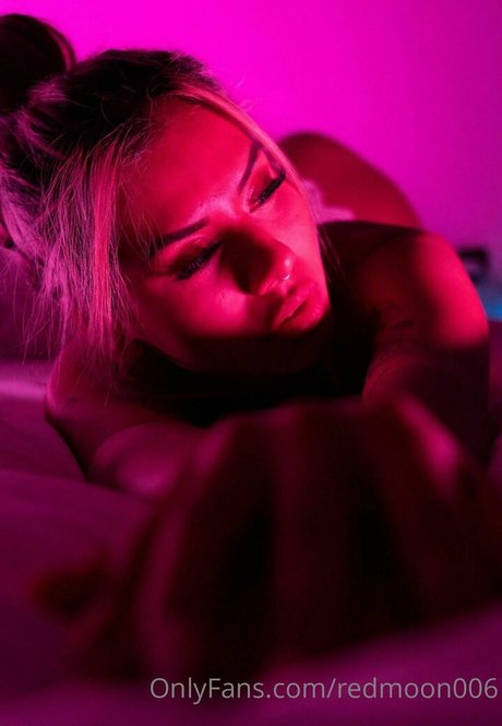 Naken läckt OnlyFans-bild av Redmoon006