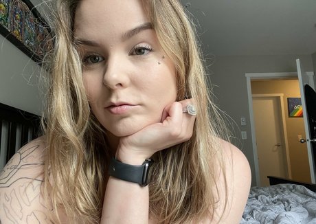 Alasti lekkinud OnlyFans-i pilt Nipslipnovalynn