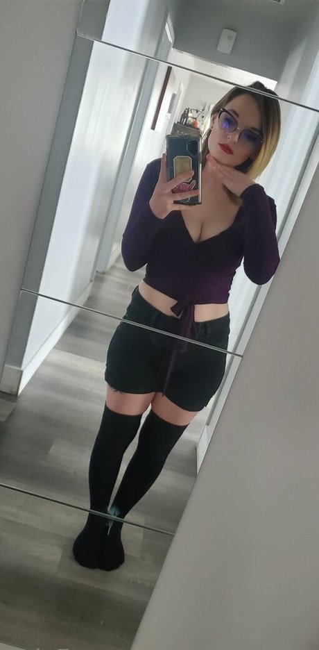 Alasti lekkinud OnlyFans-i pilt Tatteasefree