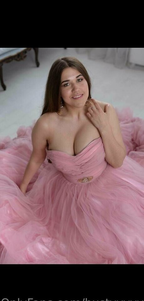 Nahá fotka uniklých OnlyFans od Bustyyyyy
