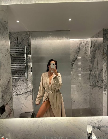 Alasti lekkinud OnlyFans-i pilt Izemmaniaa