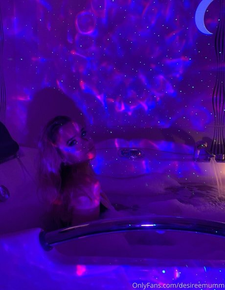 Naken lekkede OnlyFans-bilde av Desiree Mumm