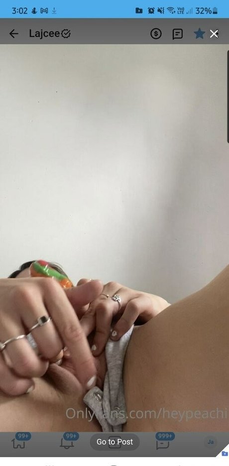Naken lekkede OnlyFans-bilde av Heypeachi