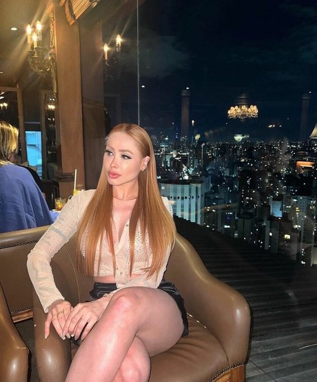 Nahá fotka uniklých OnlyFans od Alice Beaumont