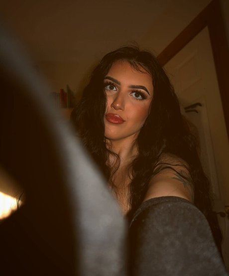 Naken lekkede OnlyFans-bilde av Asmr Cailin