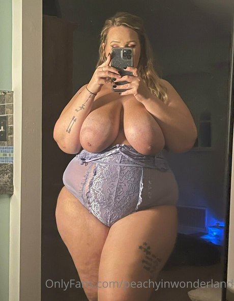 Photo nue de fuite OnlyFans de Peachyinwonderland