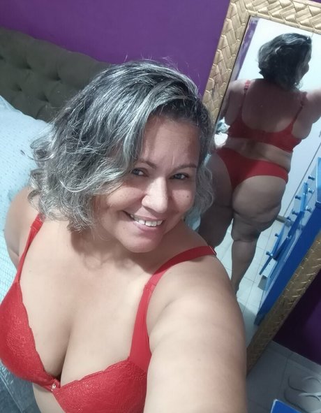 Naken lekkede OnlyFans-bilde av Elizabeth Delmondes