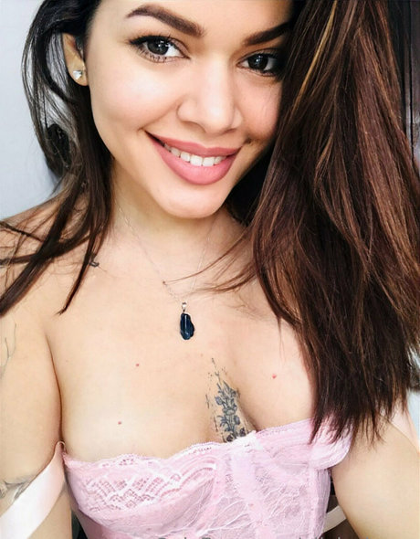 Alaston vuotanut OnlyFans-kuva Sofiajones2