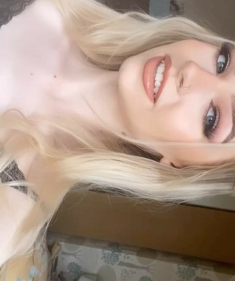 Naken lekkede OnlyFans-bilde av Heyitzrachael