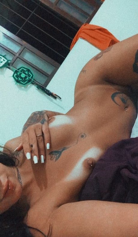 Nahá fotka uniklých OnlyFans od Ultraviolenceml