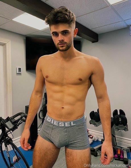 Naken läckt OnlyFans-bild av Nickandant