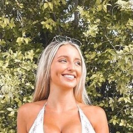 Naken lekkede OnlyFans-bilde av Bustyana