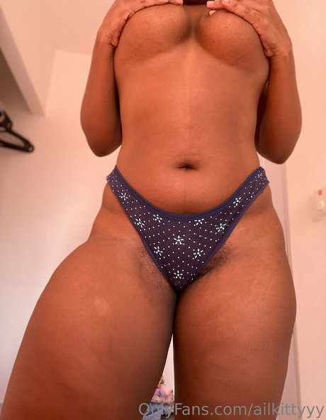 Naken lekkede OnlyFans-bilde av Ailkittyyy