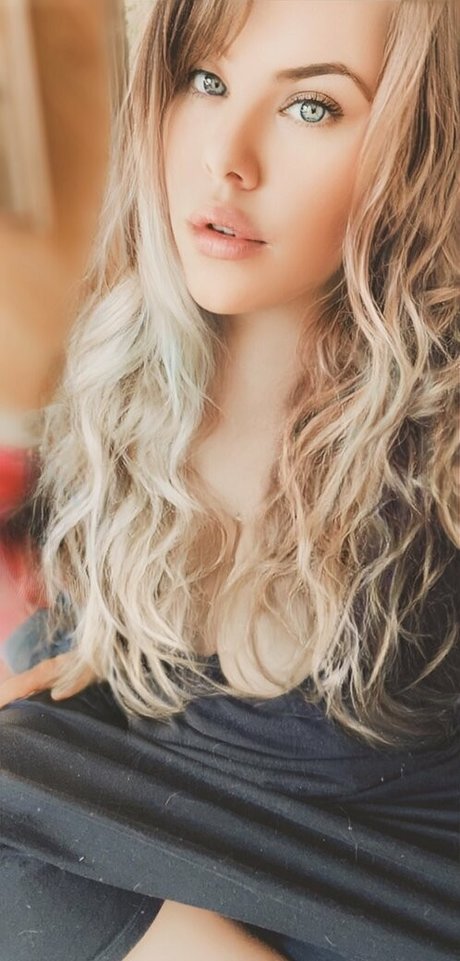 Nahá fotka uniklých OnlyFans od Lexxiluxx