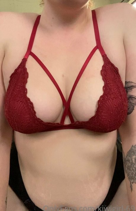 Naken lekkede OnlyFans-bilde av Kiwigirl69
