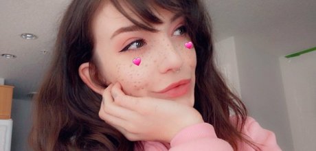Naken lekkede OnlyFans-bilde av Snoot
