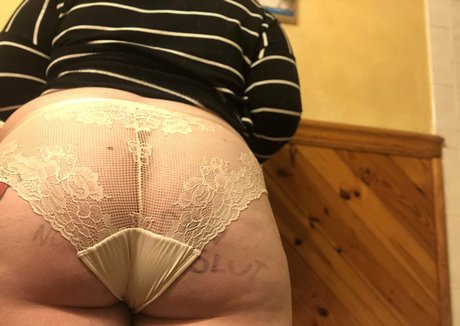 Naken läckt OnlyFans-bild av Fatjuicypeach