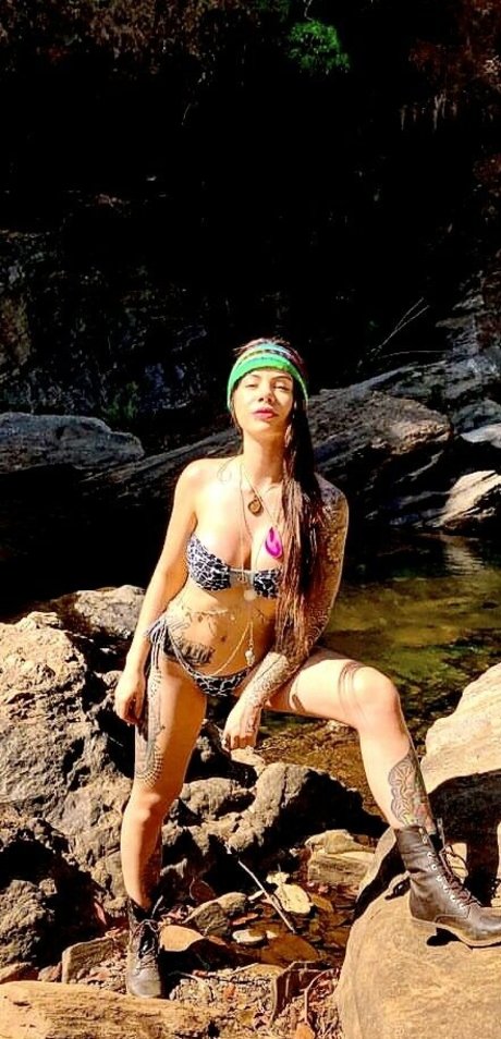 Naken lekkede OnlyFans-bilde av Thayna Lopes
