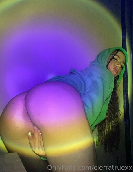Naken lekkede OnlyFans-bilde av Cierratruexx