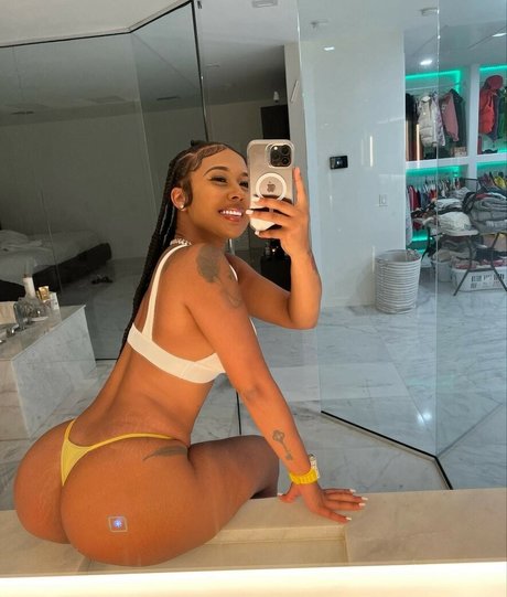 Nahá fotka uniklých OnlyFans od Ohsoyoujade