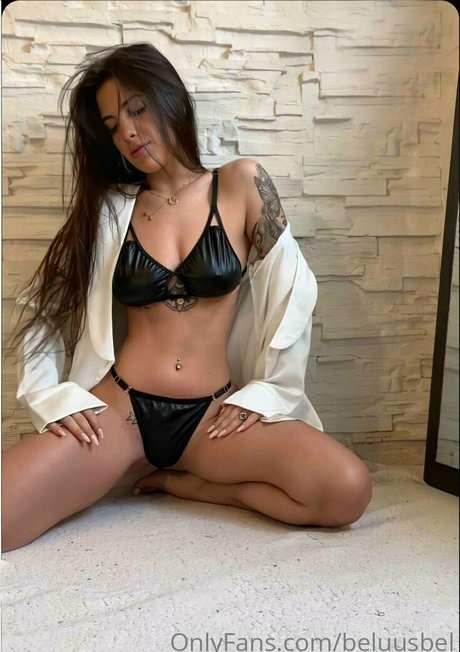 Naken läckt OnlyFans-bild av Beluusbel
