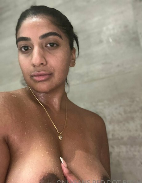 Naken läckt OnlyFans-bild av Savpillai
