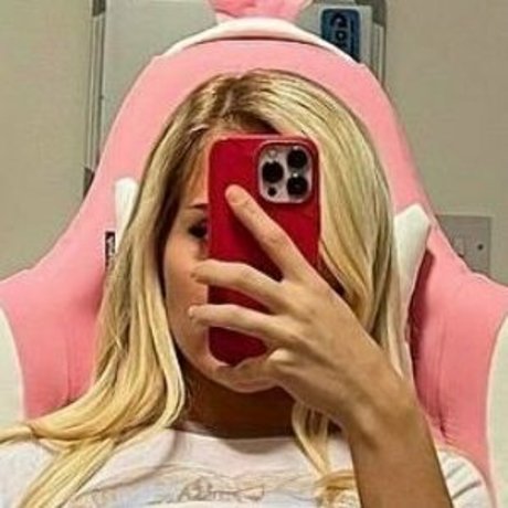 Naken läckt OnlyFans-bild av Juliaholbanelfree