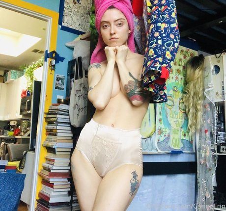 Nacktes geleaktes OnlyFans-Foto von Caring Erin