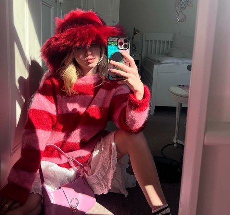 Nahá fotka uniklých OnlyFans od Lola Clark