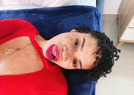 Nacktes geleaktes OnlyFans-Foto von Goddessrosiereed