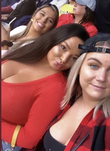 Nahá fotka uniklých OnlyFans od Jenn M
