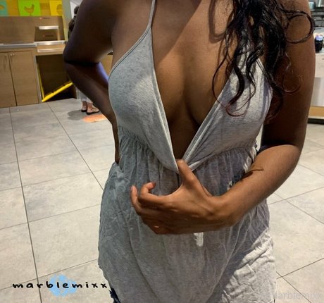 Foto nua vazada do OnlyFans de Marblemixx