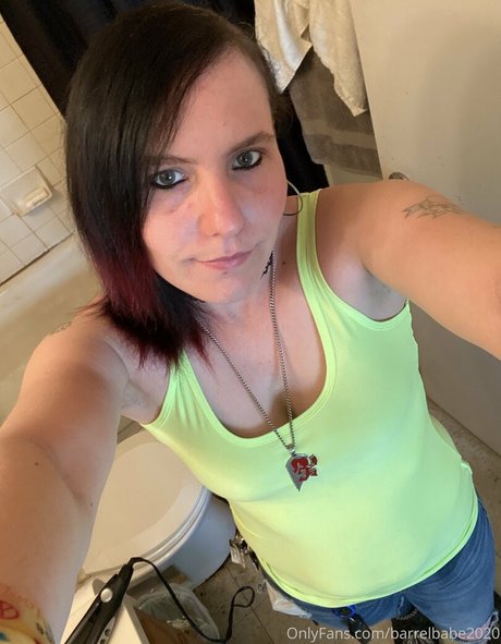 Nahá fotka uniklých OnlyFans od Barrelbabe2020