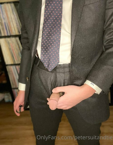 Petersuitandtie