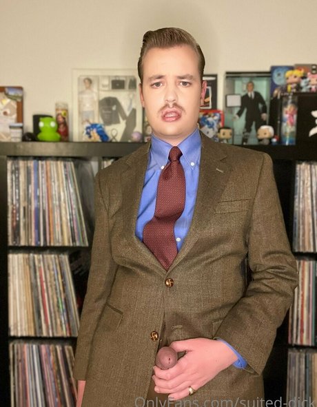 Petersuitandtie  nude leaked OnlyFans photo