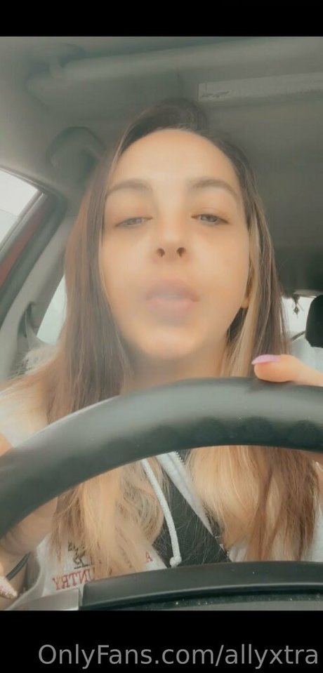 Naakte gelekte OnlyFans-foto van Allyxtra