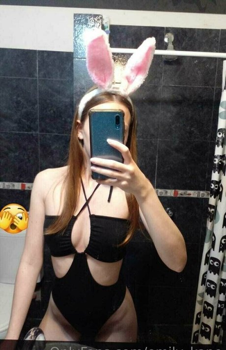 Naken lekkede OnlyFans-bilde av Emilykane