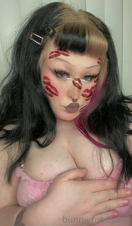 Naken läckt OnlyFans-bild av Bunnymadysonxxx